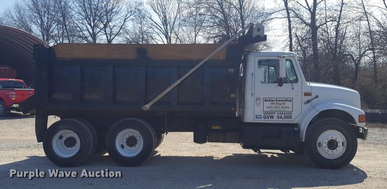 image for item DF3567 1999 International 4900 dump truck