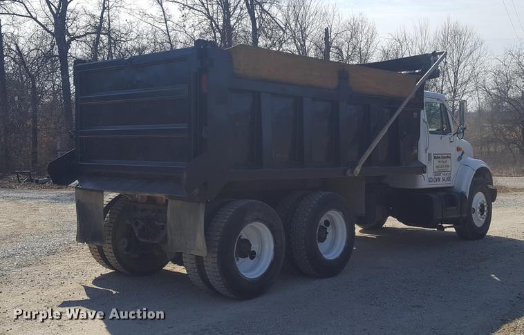 image for item DF3567 1999 International 4900 dump truck