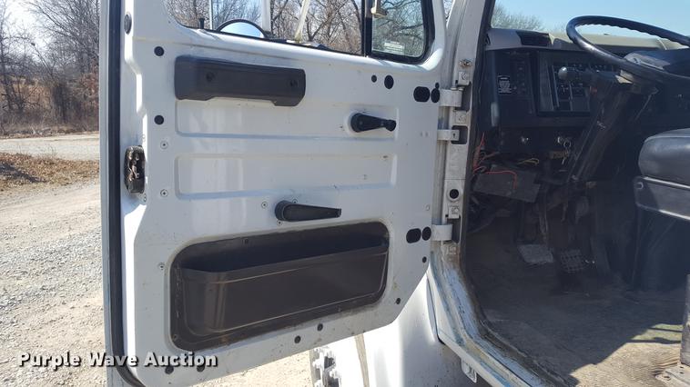 image for item DF3567 1999 International 4900 dump truck