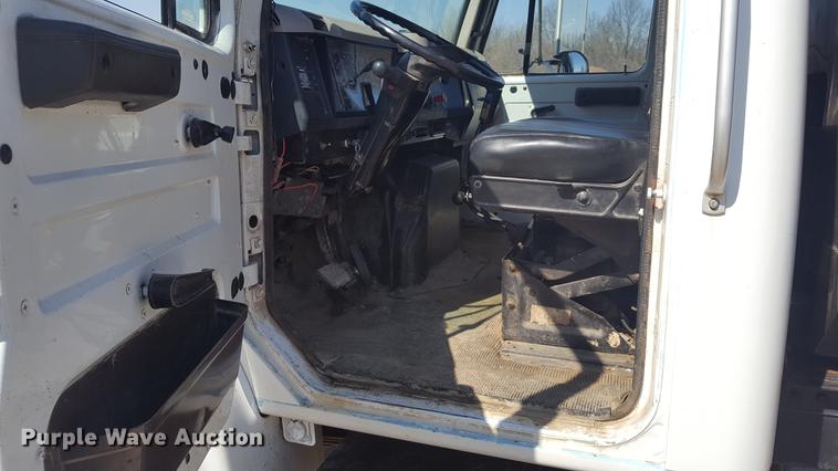 image for item DF3567 1999 International 4900 dump truck