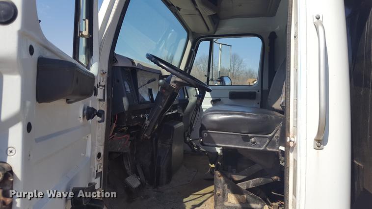 image for item DF3567 1999 International 4900 dump truck