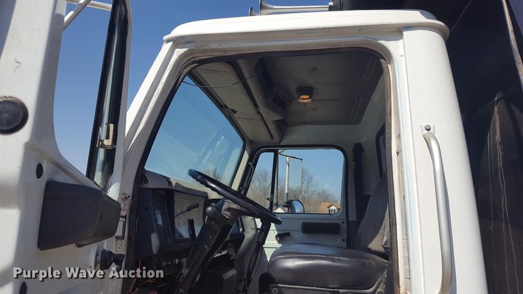 image for item DF3567 1999 International 4900 dump truck
