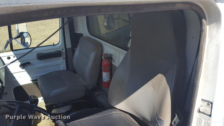 image for item DF3567 1999 International 4900 dump truck