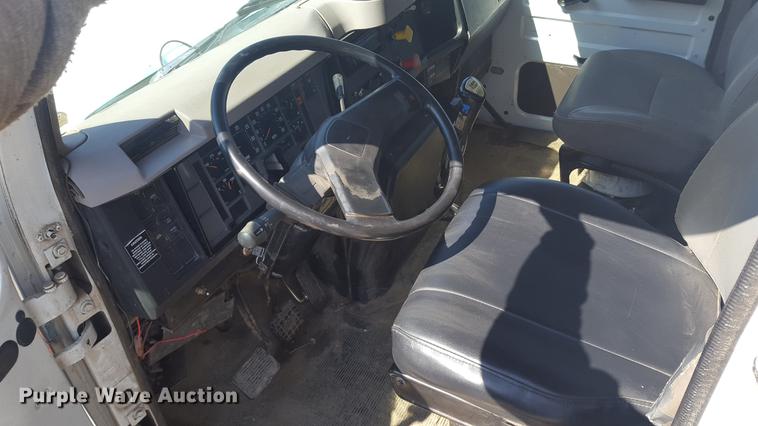 image for item DF3567 1999 International 4900 dump truck