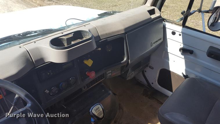 image for item DF3567 1999 International 4900 dump truck