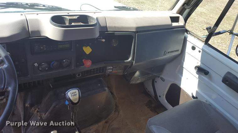 image for item DF3567 1999 International 4900 dump truck