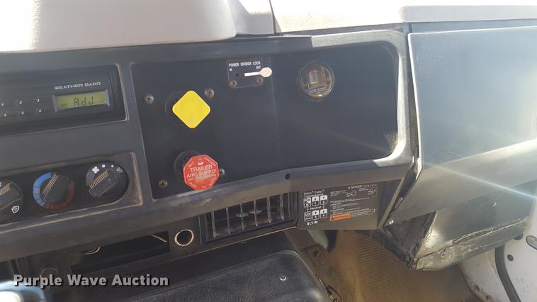 image for item DF3567 1999 International 4900 dump truck