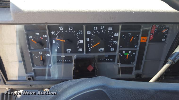 image for item DF3567 1999 International 4900 dump truck