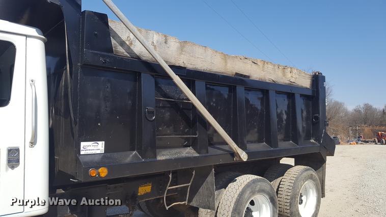 image for item DF3567 1999 International 4900 dump truck