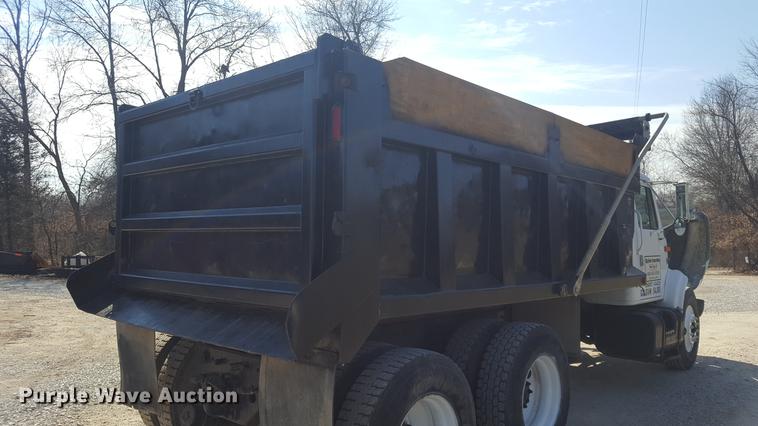 image for item DF3567 1999 International 4900 dump truck