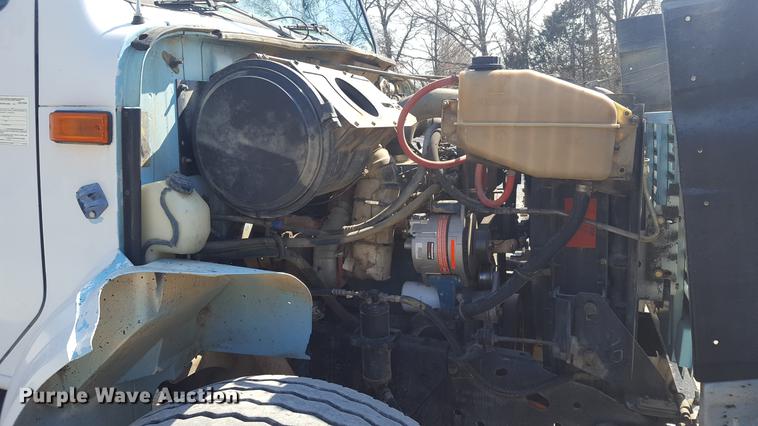 image for item DF3567 1999 International 4900 dump truck