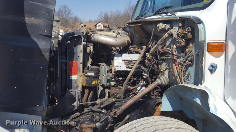 image for item DF3567 1999 International 4900 dump truck