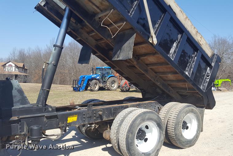 image for item DF3567 1999 International 4900 dump truck