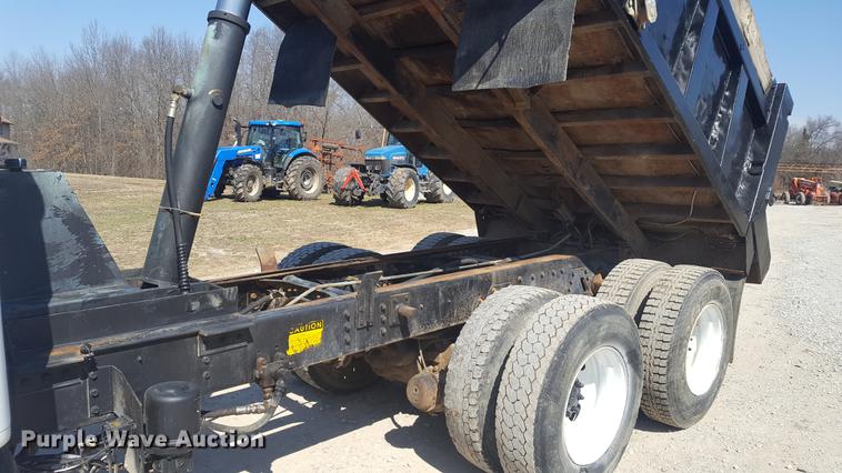 image for item DF3567 1999 International 4900 dump truck