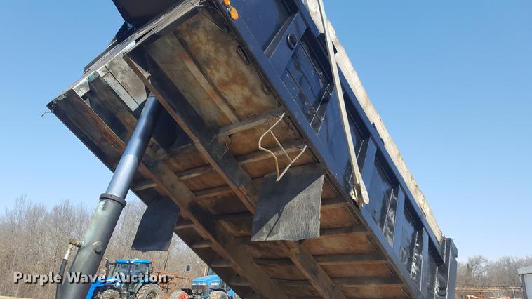 image for item DF3567 1999 International 4900 dump truck