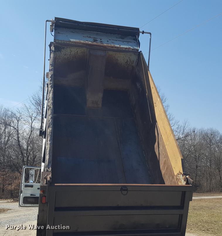 image for item DF3567 1999 International 4900 dump truck