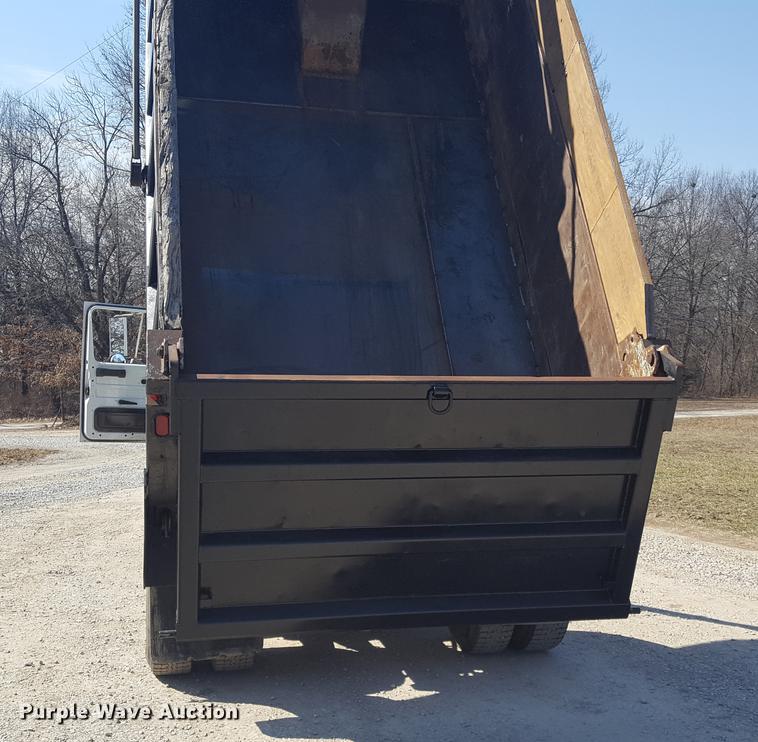 image for item DF3567 1999 International 4900 dump truck