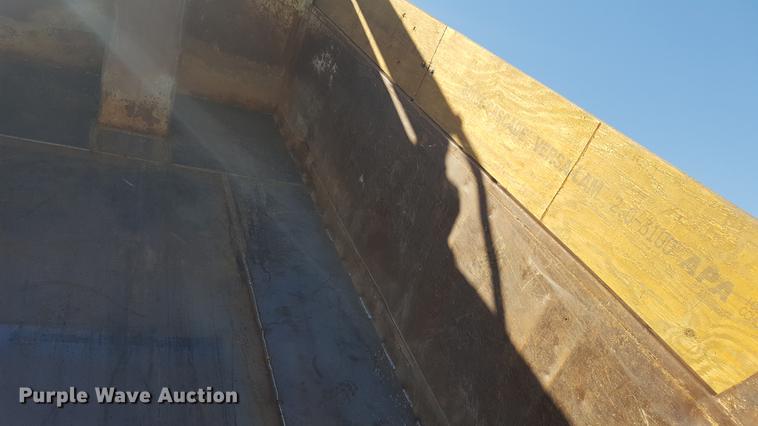 image for item DF3567 1999 International 4900 dump truck