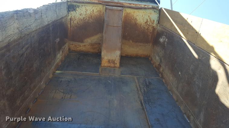 image for item DF3567 1999 International 4900 dump truck