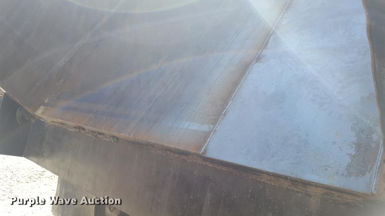 image for item DF3567 1999 International 4900 dump truck