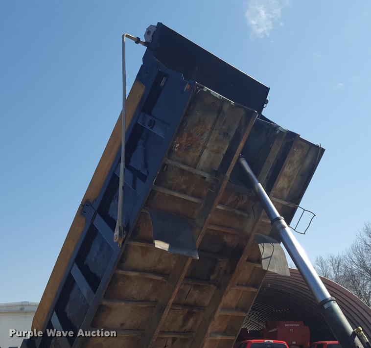 image for item DF3567 1999 International 4900 dump truck