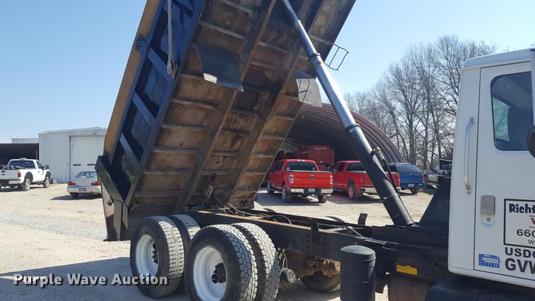 image for item DF3567 1999 International 4900 dump truck