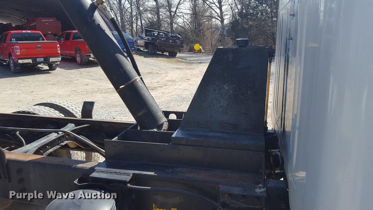 image for item DF3567 1999 International 4900 dump truck