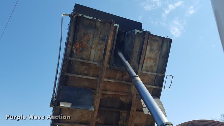 image for item DF3567 1999 International 4900 dump truck