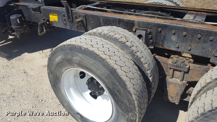 image for item DF3567 1999 International 4900 dump truck