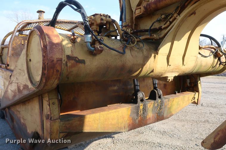 image for item DF3576 Caterpillar 627 conventional scraper