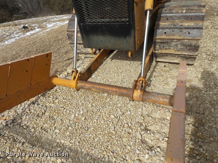 image for item DV9545 Case 475 cable plow