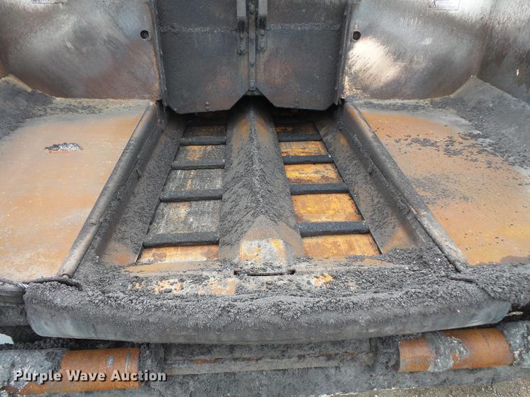 image for item DV9546 2002 Cedarapids CR351 paver