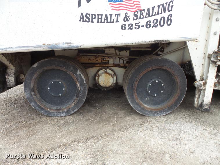 image for item DV9546 2002 Cedarapids CR351 paver