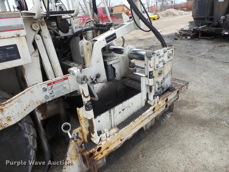 image for item DV9546 2002 Cedarapids CR351 paver