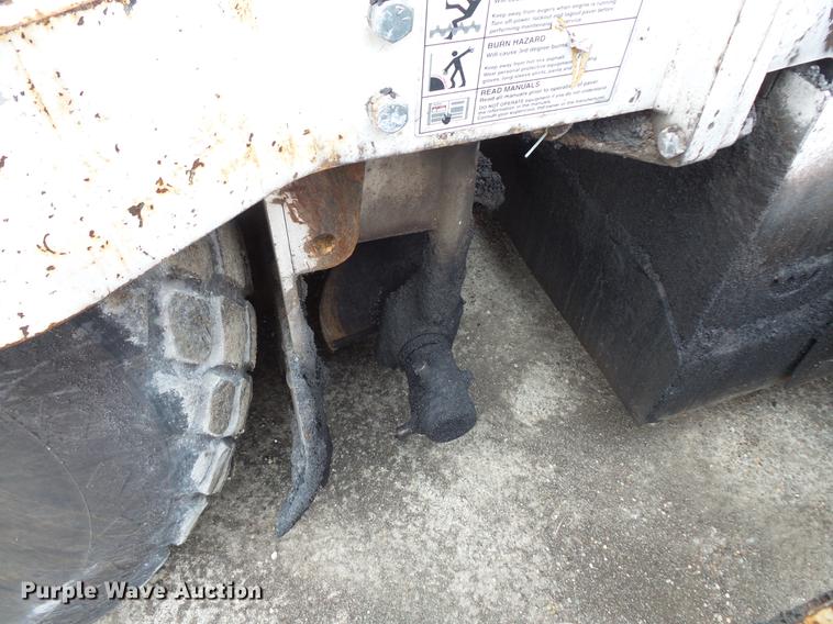 image for item DV9546 2002 Cedarapids CR351 paver