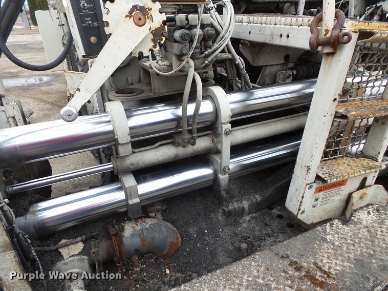 image for item DV9546 2002 Cedarapids CR351 paver