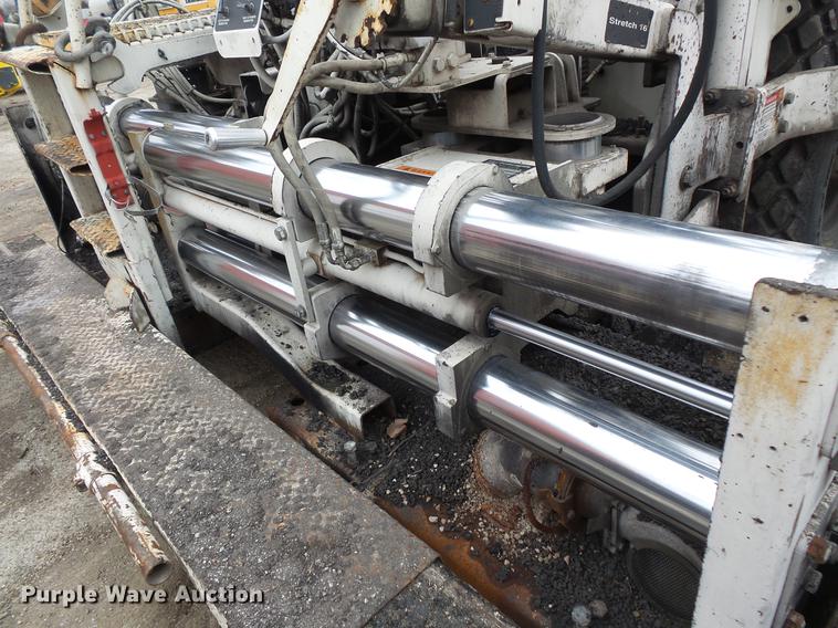 image for item DV9546 2002 Cedarapids CR351 paver