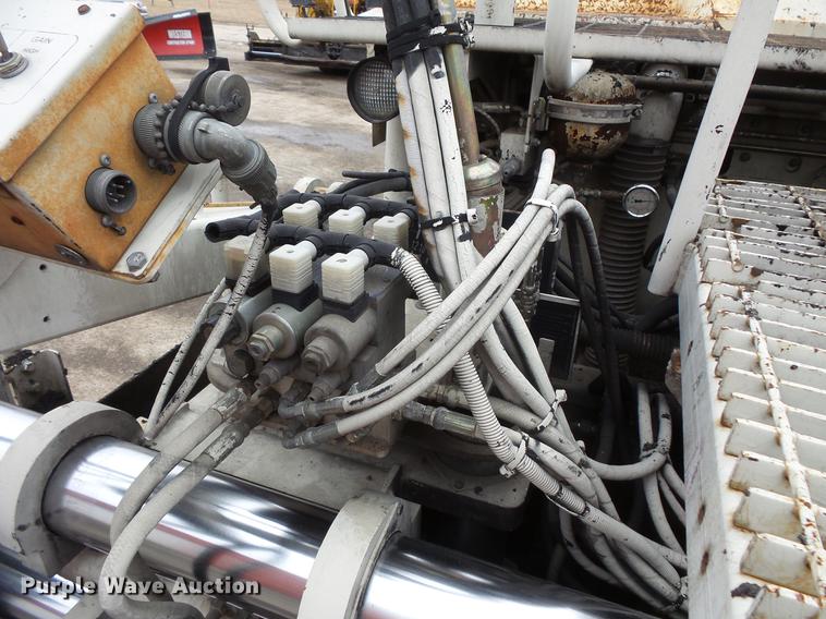 image for item DV9546 2002 Cedarapids CR351 paver