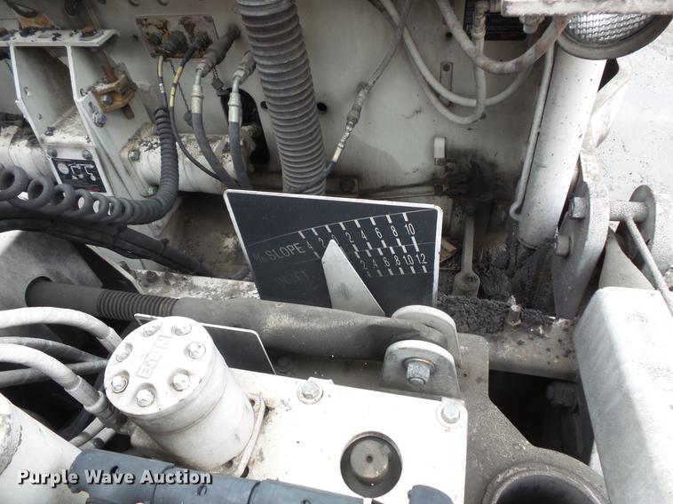 image for item DV9546 2002 Cedarapids CR351 paver