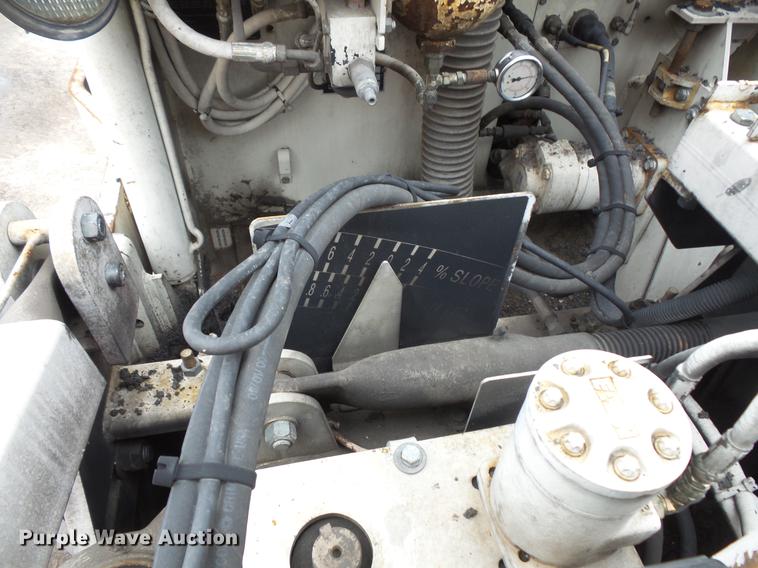 image for item DV9546 2002 Cedarapids CR351 paver