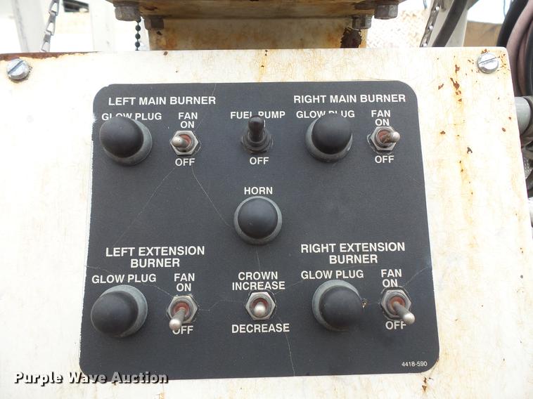 image for item DV9546 2002 Cedarapids CR351 paver