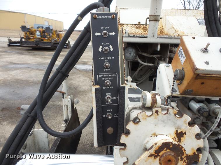 image for item DV9546 2002 Cedarapids CR351 paver
