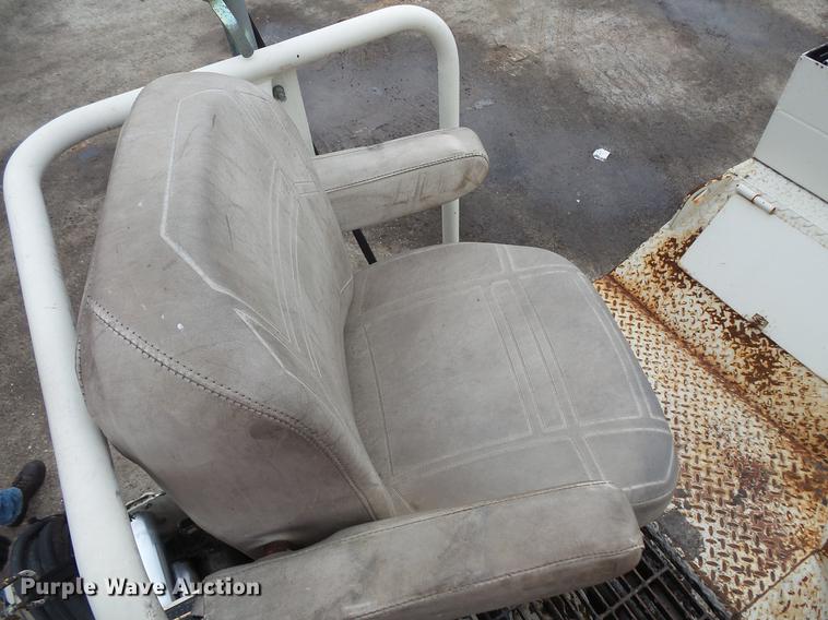 image for item DV9546 2002 Cedarapids CR351 paver