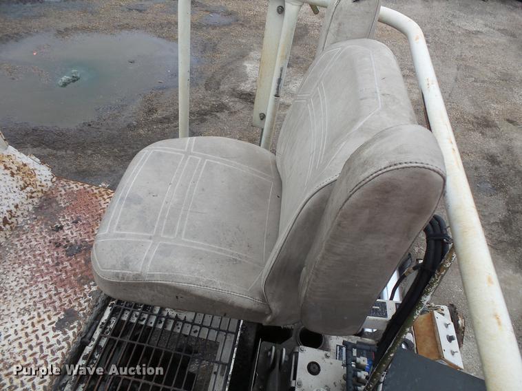 image for item DV9546 2002 Cedarapids CR351 paver