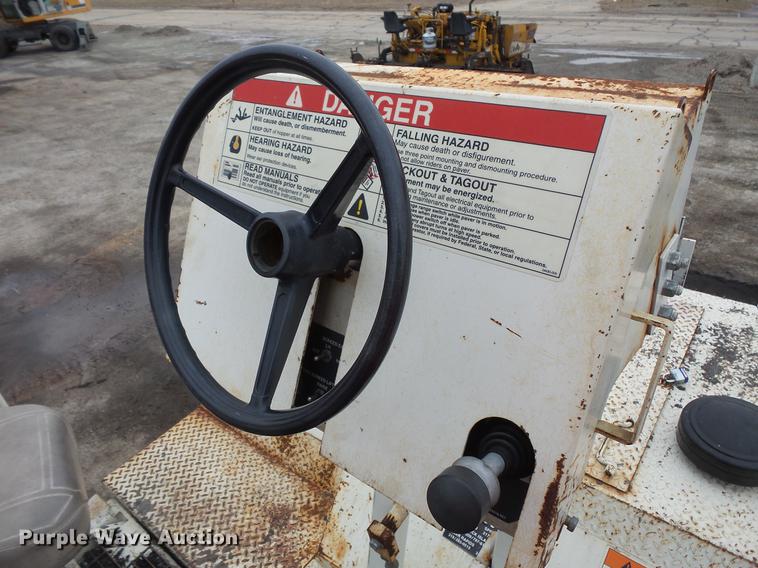 image for item DV9546 2002 Cedarapids CR351 paver