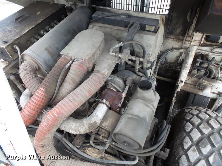 image for item DV9546 2002 Cedarapids CR351 paver