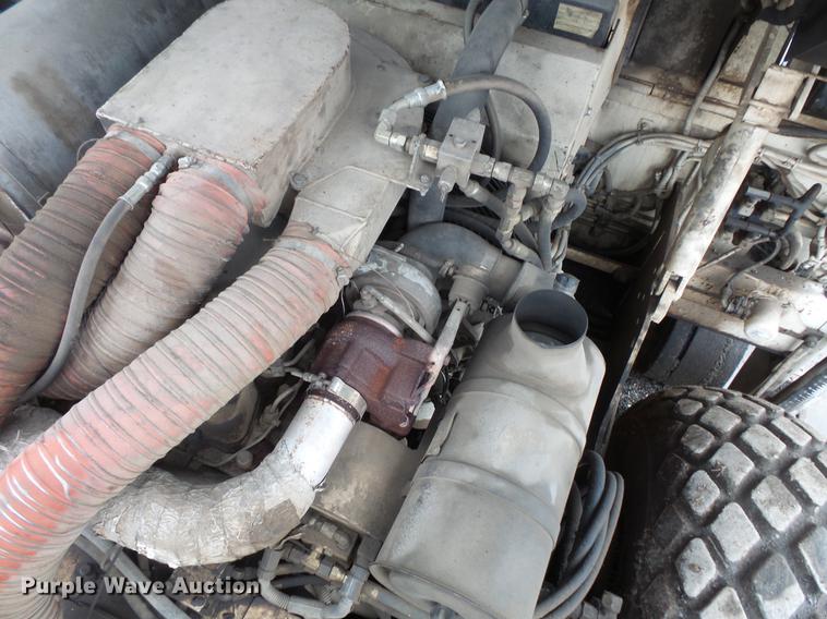 image for item DV9546 2002 Cedarapids CR351 paver