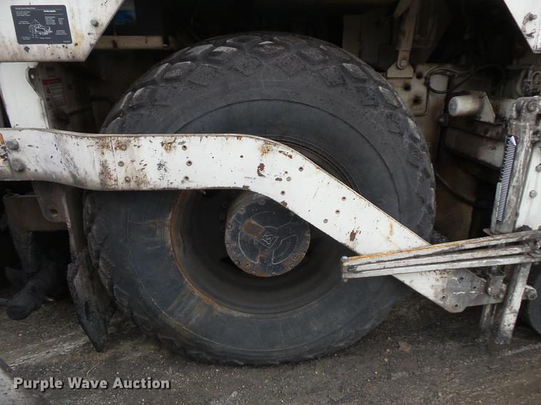 image for item DV9546 2002 Cedarapids CR351 paver