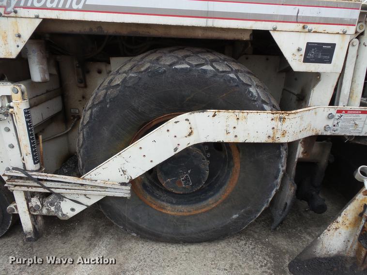 image for item DV9546 2002 Cedarapids CR351 paver