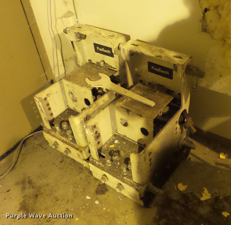 image for item DV9546 2002 Cedarapids CR351 paver